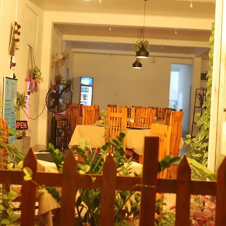 Royal Hub Hotel Kudapaduwa Ngoại thất bức ảnh