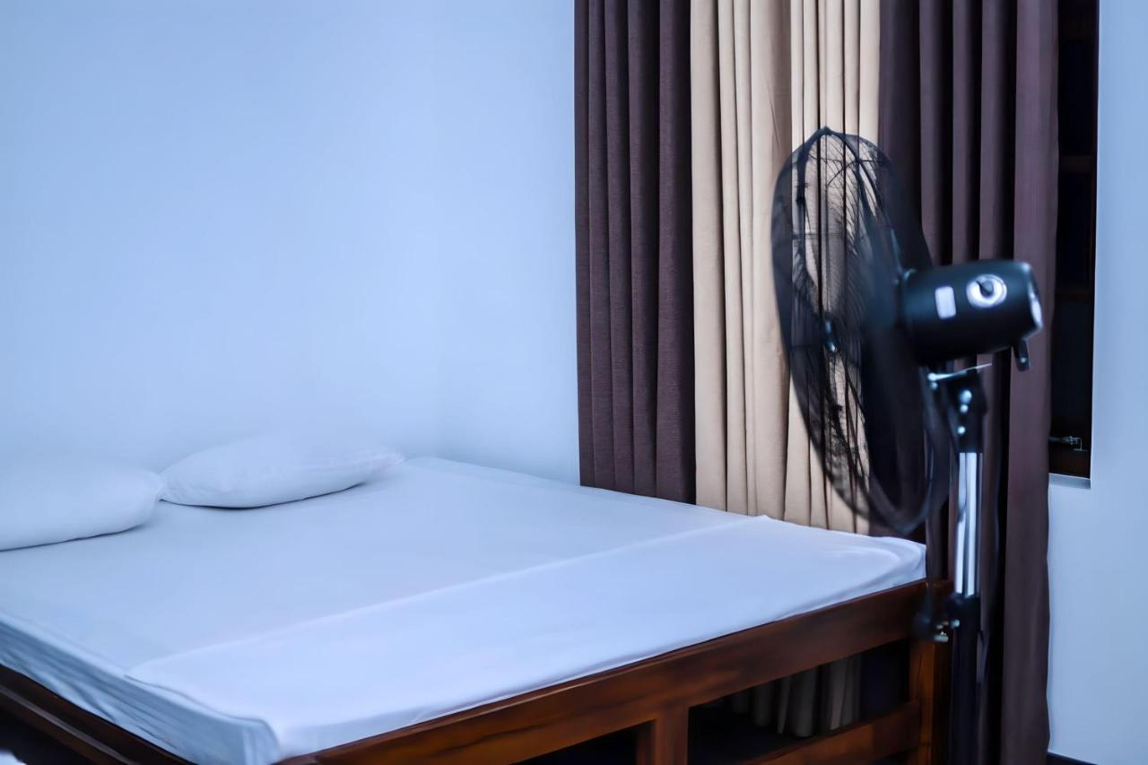 Royal Hub Hotel Kudapaduwa Ngoại thất bức ảnh