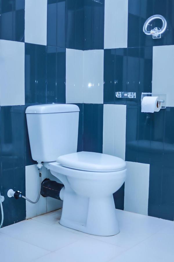 Royal Hub Hotel Kudapaduwa Ngoại thất bức ảnh
