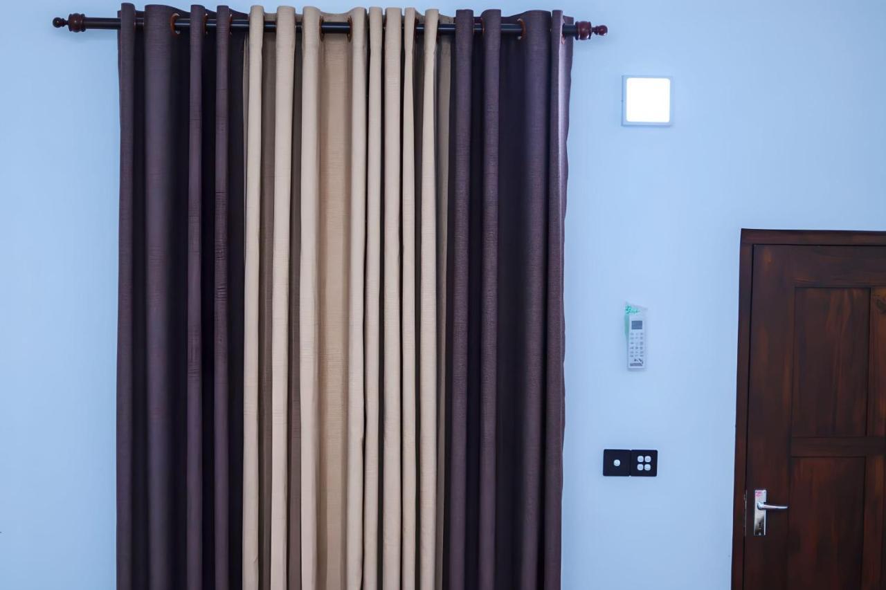 Royal Hub Hotel Kudapaduwa Ngoại thất bức ảnh
