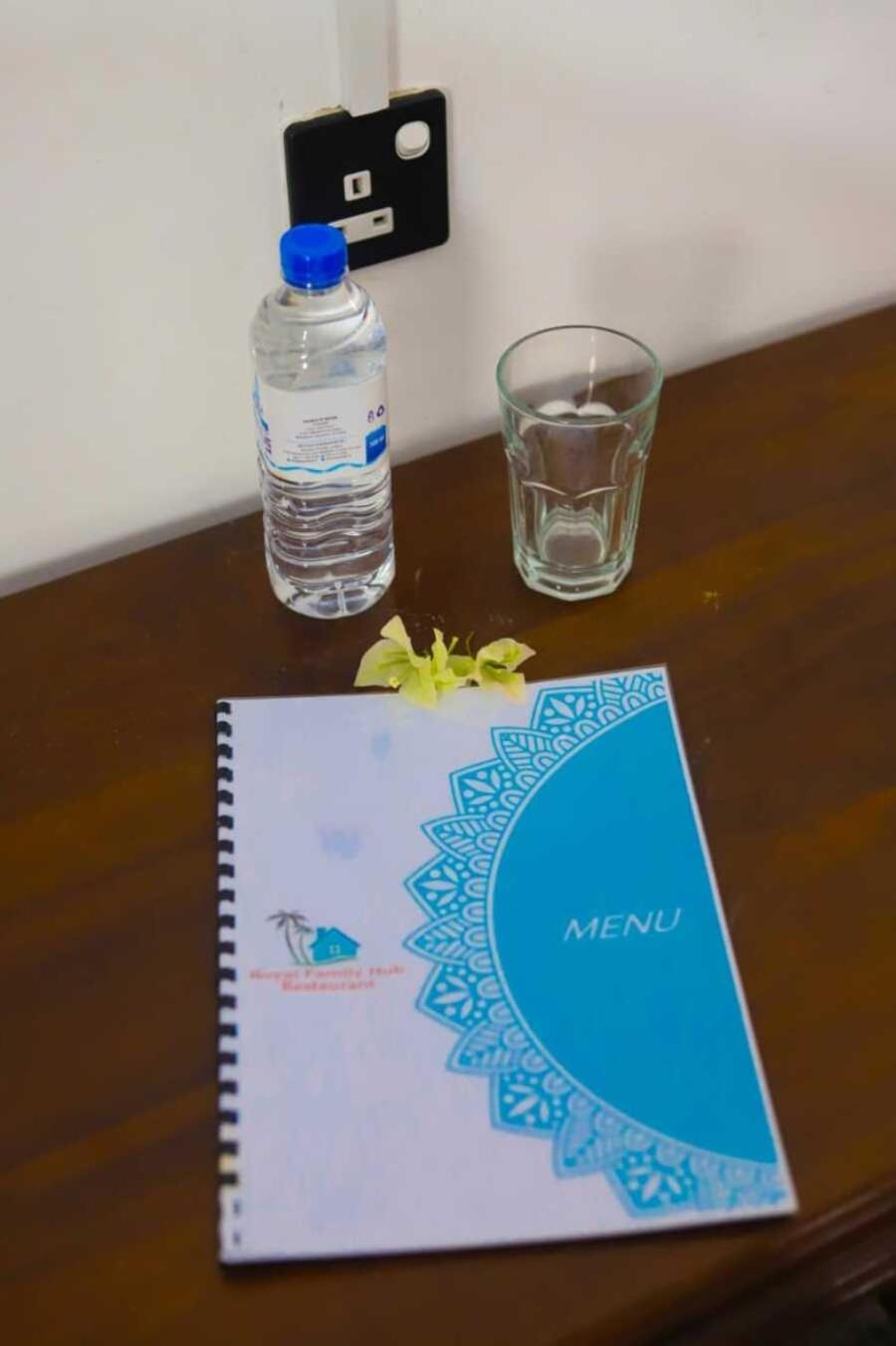 Royal Hub Hotel Kudapaduwa Ngoại thất bức ảnh