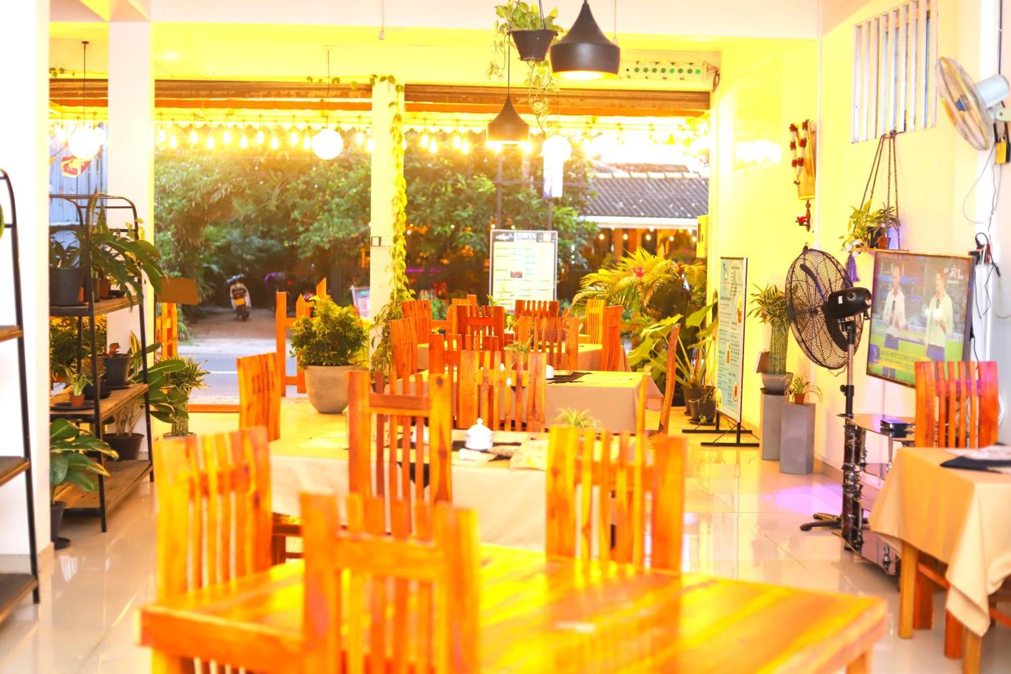 Royal Hub Hotel Kudapaduwa Ngoại thất bức ảnh