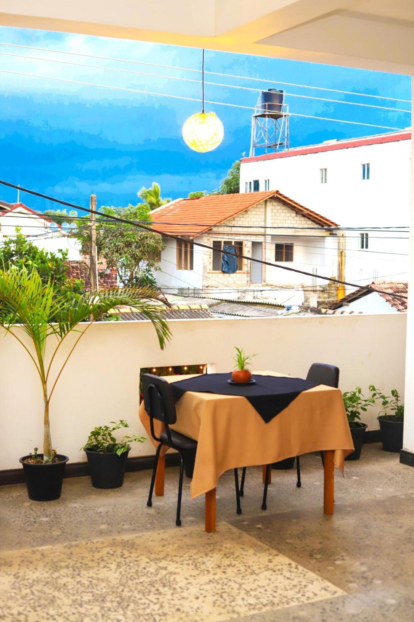 Royal Hub Hotel Kudapaduwa Ngoại thất bức ảnh
