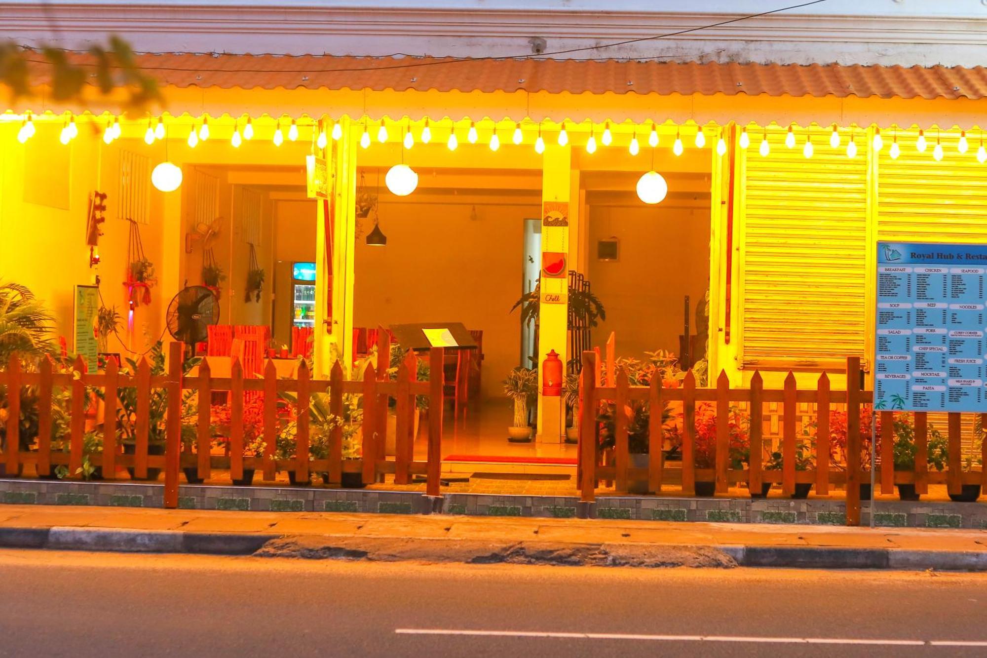 Royal Hub Hotel Kudapaduwa Ngoại thất bức ảnh